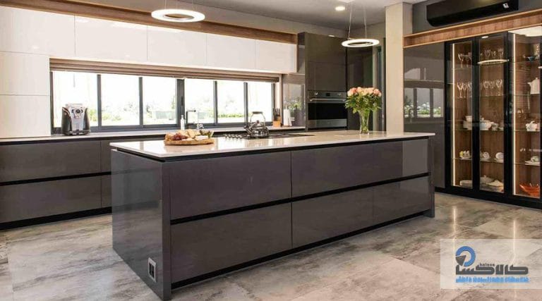 کابینت جزیره ای ساده و شیک برای طراحیهای کاربردی
