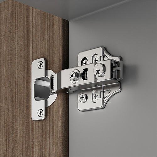نصب درب به بدنه کابینت آشپزخانه