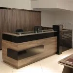 میز کانتر ام دی اف با طراحی مدرن و کاربردی برای محیط‌های حرفه‌ای
