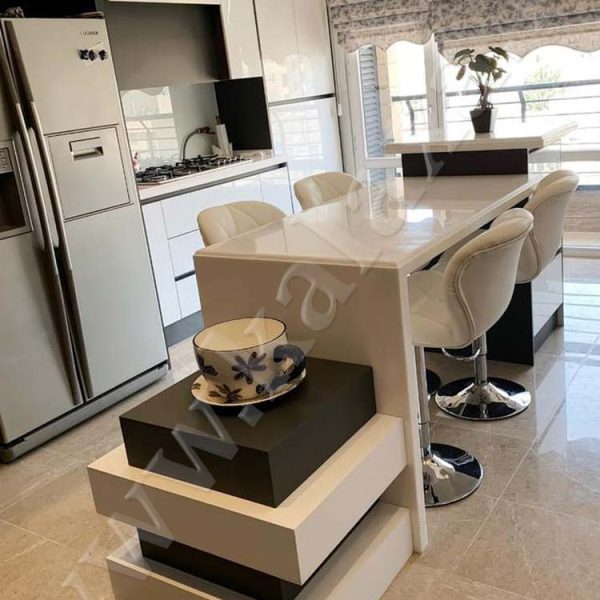 طراحی و اجرای کابینت دوپله هایگلاس سفید براق + جزیره آشپزخانه (3)