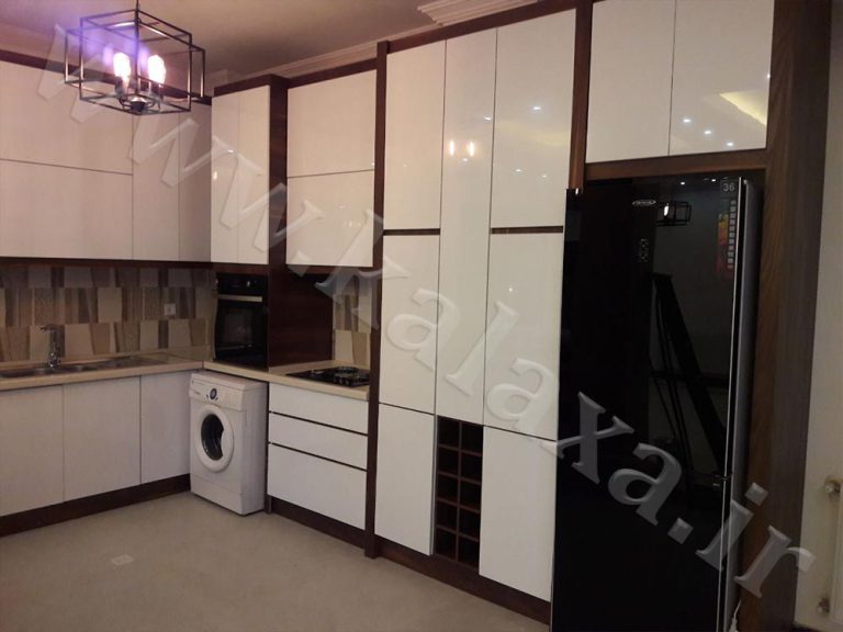 کابینت سفید قهوه ای هایگلاس براق سفید