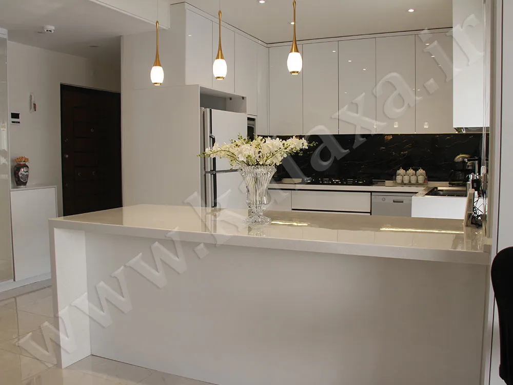 طراحی و اجرای کابینت مدرن هایگلاس سفید براق دستگیره مخفی آقای حاتمی (10)