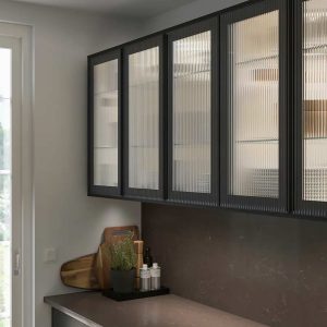 درب کابینت و کمد شیشه‌ای سندبلاست