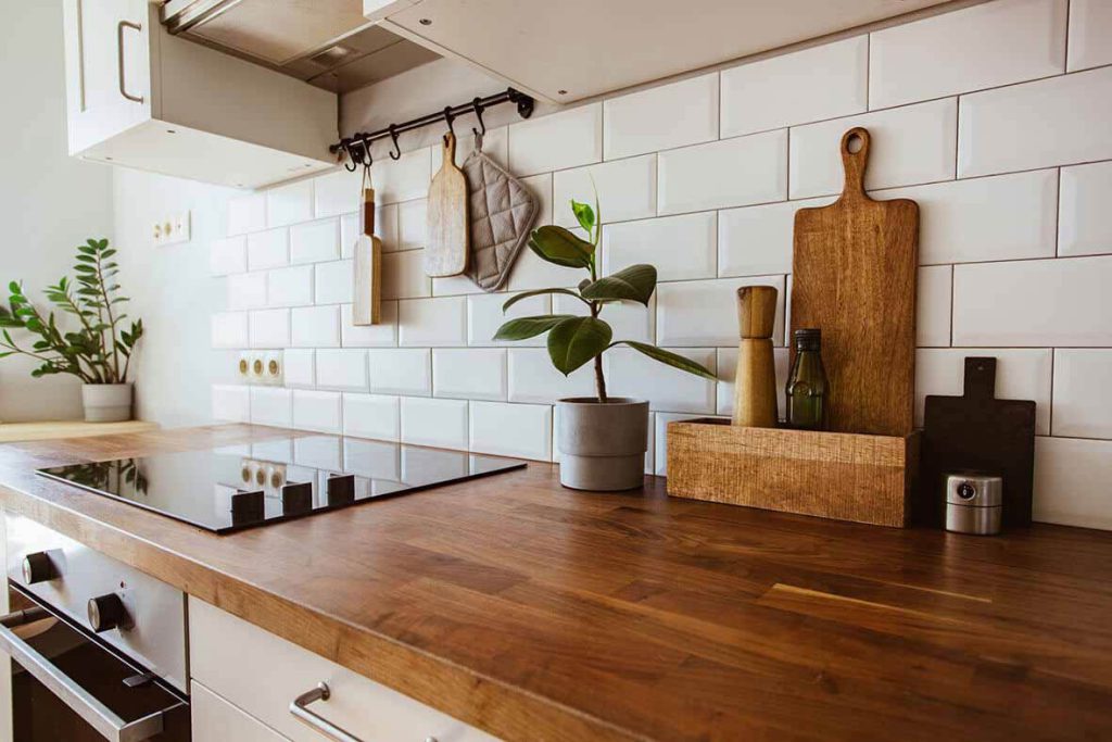 خدمات نصب کاشی بین کابینتی