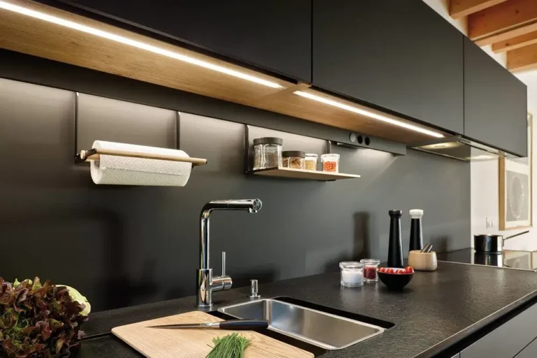 تغییر آشپزخانه با لاین نوری زیر کابینت