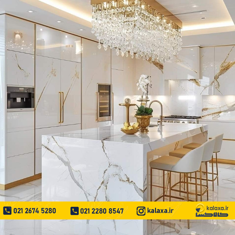 کابینت های گلاس سفید طلایی اکلیلی با درخششی خاص و جزئیات براق برای آشپزخانه‌ای مدرن