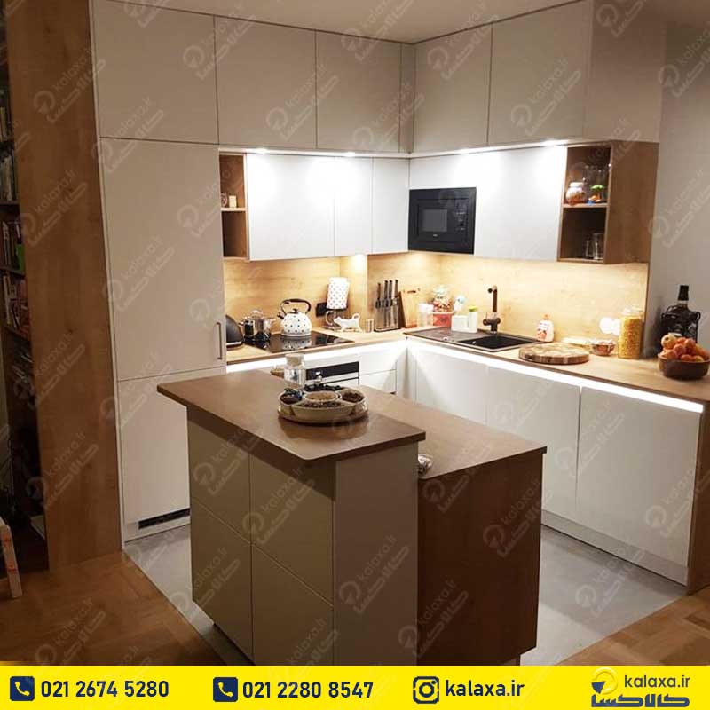 طراحی کابینت آشپزخانه کوچک مدرن به همراه جزیره