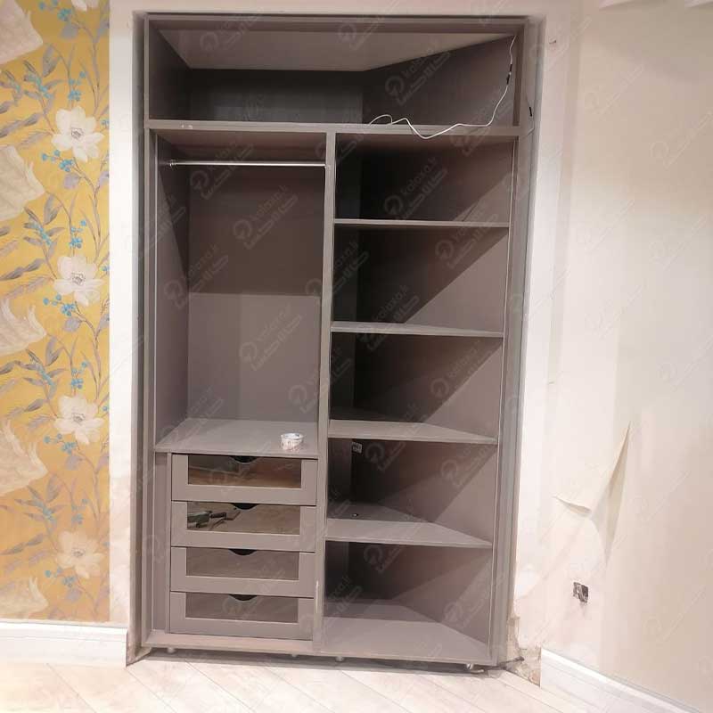 اتاق لباس کوچک طوسی اتاق لباس کوچک و کم جا طوسی